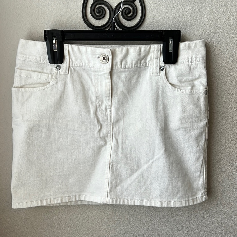 Tommy Hilfiger - White Denim Skirt - Size 6 - 98/2 Cotton/Spandex - EUC